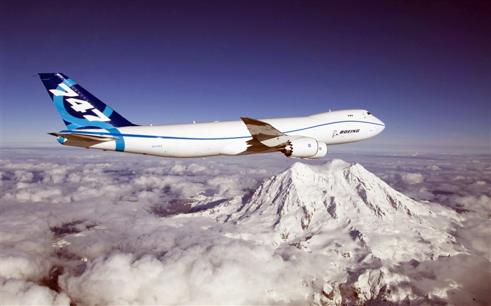 波音747飞机，山，云 壁纸 图片