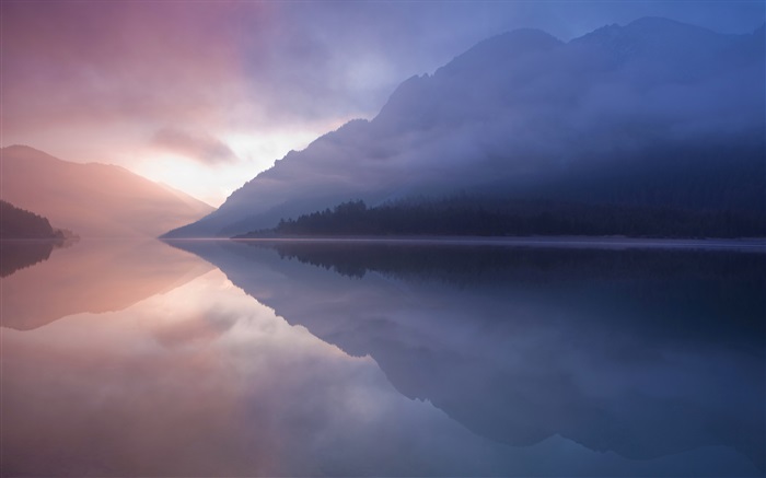 湖，山，雾，水中的倒影 壁纸 图片