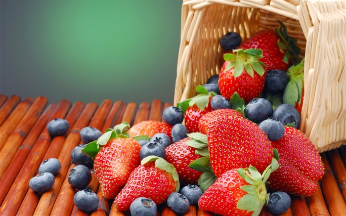 草莓和蓝莓，篮子 壁纸 图片