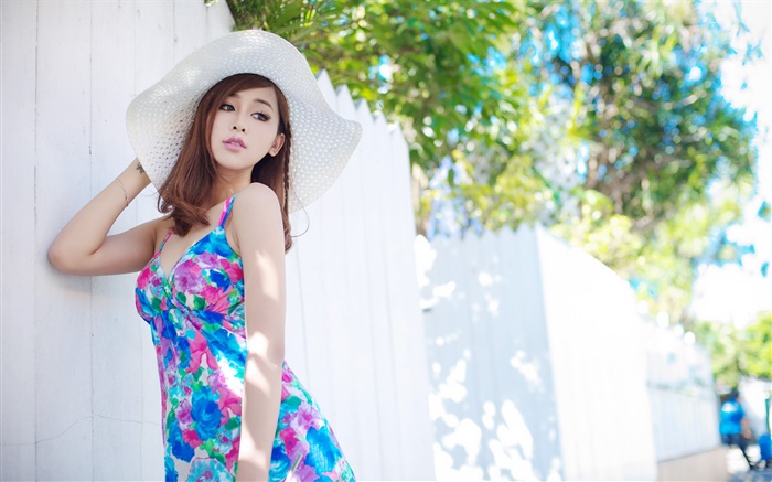 夏季蓝色的裙子的亚洲女孩 壁纸 图片