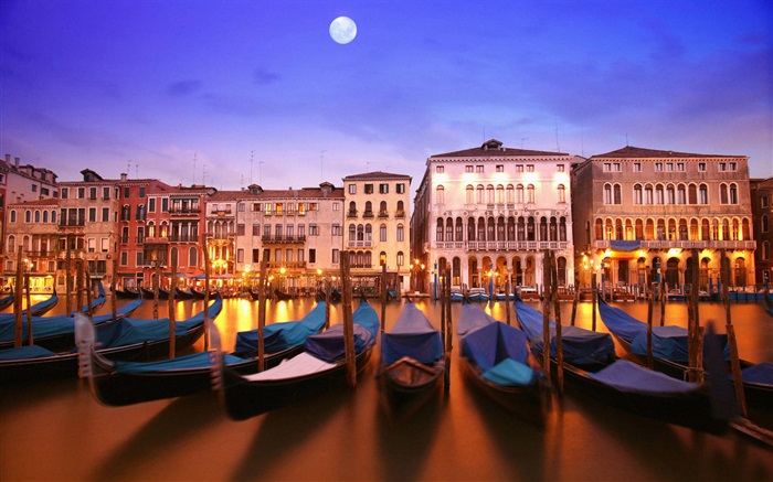 威尼斯夜景，船，房子，河，灯光，月亮 壁纸 图片