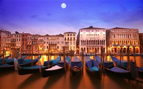 威尼斯夜景，船，房子，河，灯光，月亮 高清壁纸