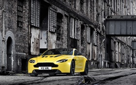 阿斯顿·马丁V12 Vantage的黄色跑车 高清壁纸