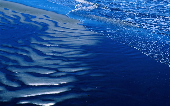 沙滩，大海，蓝色的水 壁纸 图片