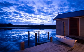 船屋，河，云，黄昏，新西兰