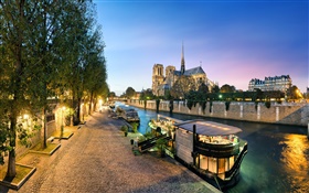 法国，巴黎圣母院，河，船，晚上，灯 高清壁纸