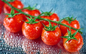 新鲜水果，红番茄，水滴 高清壁纸