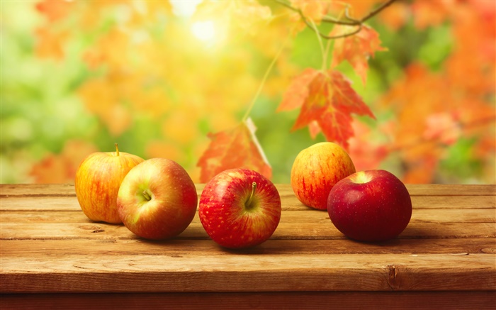 红苹果，木桌，秋天，树叶 壁纸 图片
