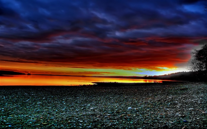 日落美景，河岸，石头，红色的天空 壁纸 图片