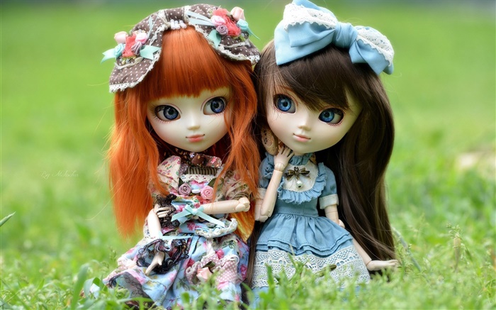 两个玩具女孩，红色和黑色的头发，娃娃 壁纸 图片