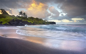 海浪冲击，黑色的沙滩，夏威夷 高清壁纸