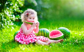 可爱的宝宝，女孩吃西瓜，夏天，草甸 高清壁纸