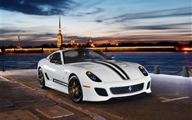 法拉利599 GTO的白色跑车