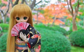日本玩具的女孩，娃娃，长长的头发