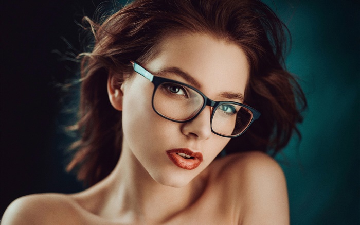 女孩肖像，眼镜，化妆品 壁纸 图片