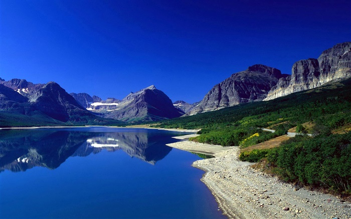 山，湖，坡，蓝天，反射 壁纸 图片