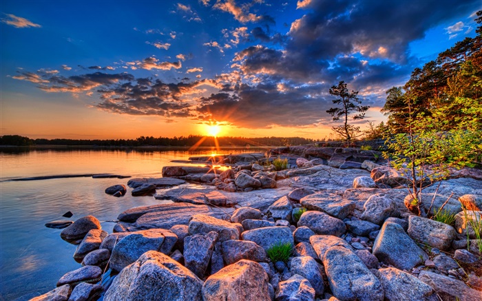 日落，湖泊，树木，石头，云 壁纸 图片