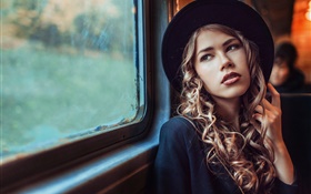 棕色眼睛的女孩，帽子，火车