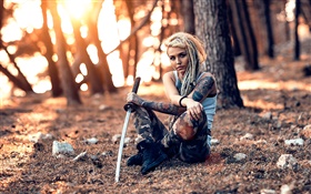 纹身的女孩，剑，武器，树木