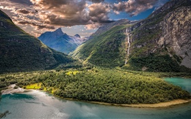 Vikane，挪威，山谷，山，湖，云 高清壁纸