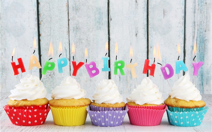 生日快乐，五杯形蛋糕，蜡烛，五颜六色的字母，奶油蛋糕 壁纸 图片