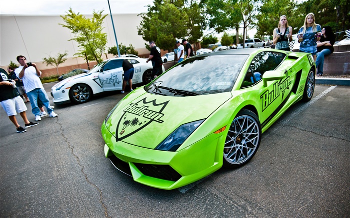 蓝博基尼Gallardo超级跑车的绿色正面图 壁纸 图片