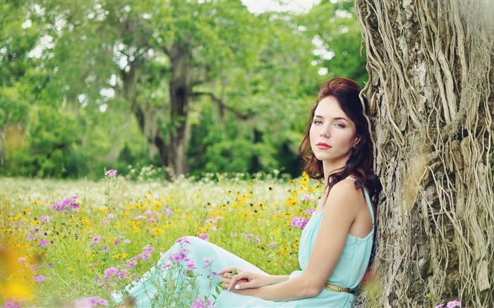 淡蓝色连衣裙的女孩，夏天，花，树 壁纸 图片