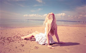 在海滩上休息的女孩，阳光，夏天 高清壁纸