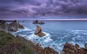西班牙北部坎塔布里亚，海岸，海，怪石，云海，黄昏