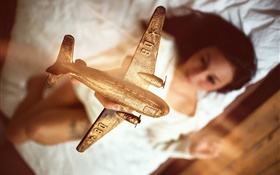 飞机模型，金黄，女孩 高清壁纸