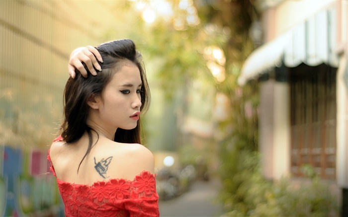 亚洲女孩，纹身，红裙子，回望 壁纸 图片