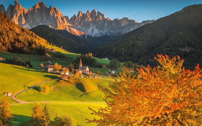 意大利多洛米蒂山，森林，树木，房屋，日落，秋天 壁纸 图片