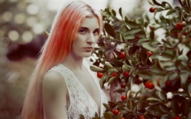 红发女孩，浆果，水果