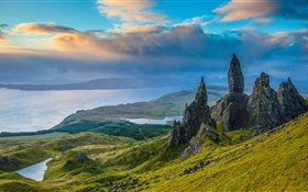 斯凯岛，苏格兰，岩石，山谷，湖泊，云，黄昏
