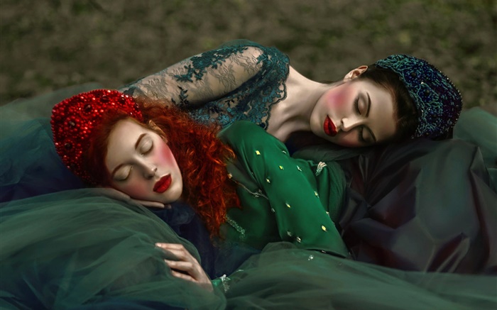 两个女孩睡觉，复古风格 壁纸 图片