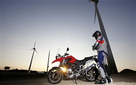 宝马R1200 GS摩托车，司机，日落，风车 高清壁纸