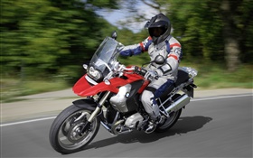 宝马摩托车速度快，R1200 GS 高清壁纸