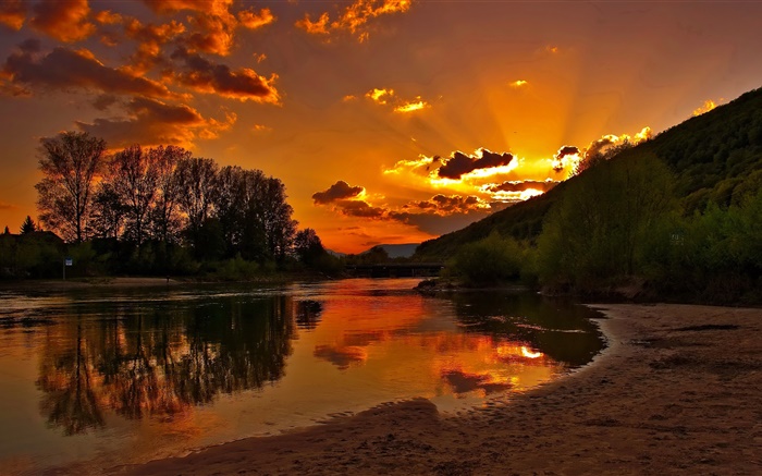 黎明，清晨，日出，河流，树木，红色的天空，云 壁纸 图片