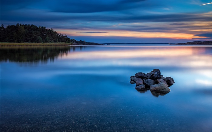 黄昏，湖泊，水，石头，树木，挪威自然景观 壁纸 图片