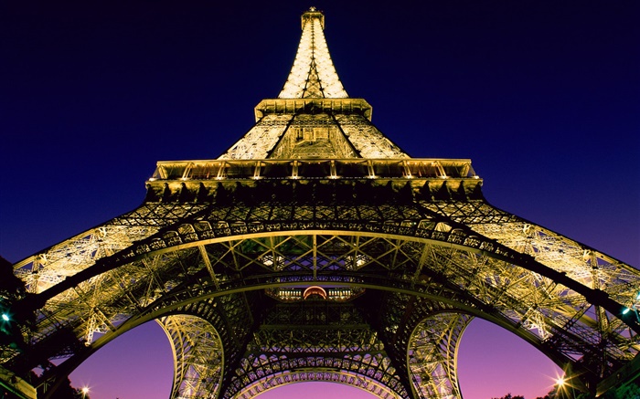 艾菲尔铁塔，仰望，灯光，夜晚，巴黎，法国 壁纸 图片