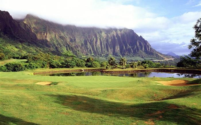 美国夏威夷，高尔夫球场，草，山，树，湖，云 壁纸 图片