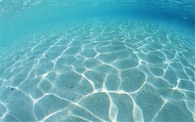 马尔代夫，浅海滩，蓝色的海水，水波 高清壁纸