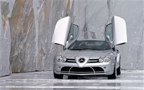 梅赛德斯 - 奔驰银色轿车门打开 高清壁纸
