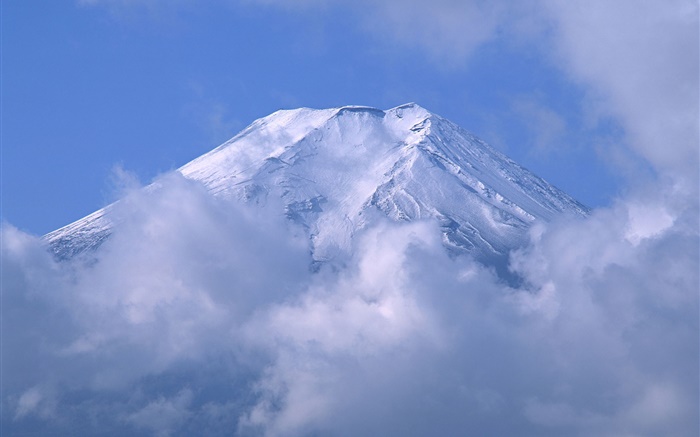 富士山在云雾中，日本 壁纸 图片