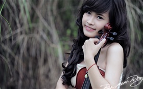 微笑亚洲女孩，音乐，小提琴 高清壁纸