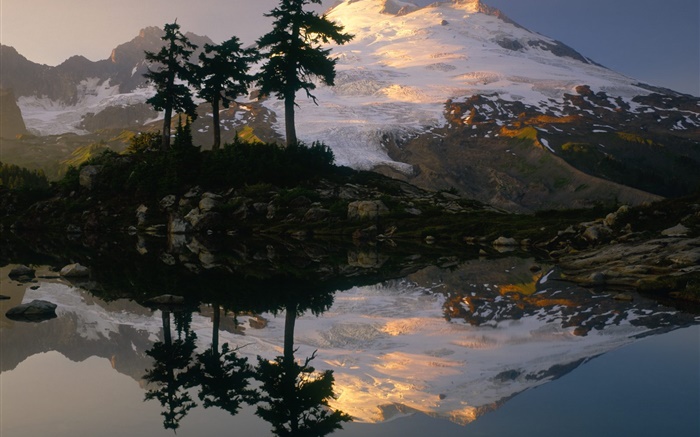 雪山，树木，湖泊，水中的倒影，黄昏 壁纸 图片