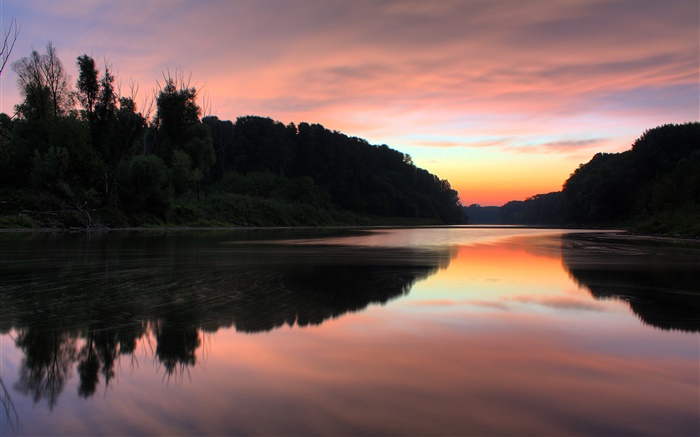 夕阳美景，河流，树木，红色的天空，水中的倒影 壁纸 图片