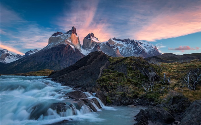 智利，巴塔哥尼亚，国家公园托雷斯德尔潘恩，山脉，河流，日出 壁纸 图片