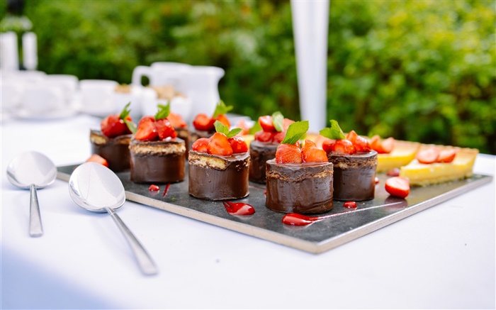 巧克力蛋糕，甜点，草莓，薄荷，食品 壁纸 图片