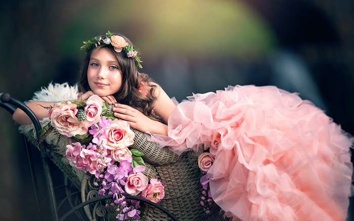 粉红色连衣裙的女孩，鲜花，花圈 壁纸 图片